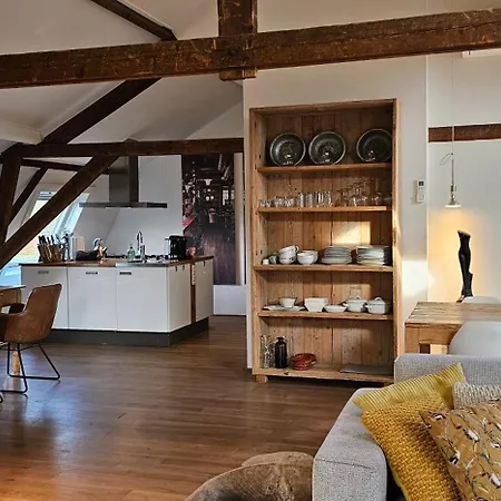 Op Niveau, Voor 1-6 Personen Geschikt Ленде